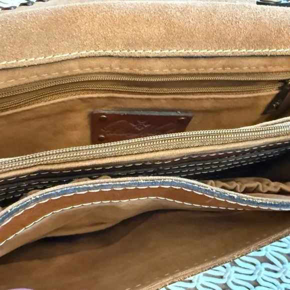 Patricia Nash retired crossbody/wristlet combo brown. Many compartments - Picture 7 of 8